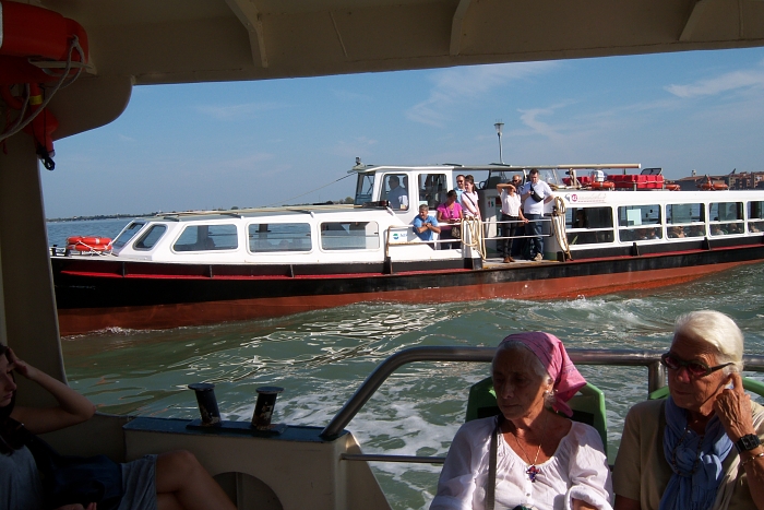 100_1720 small VENICE.jpg - 265894 Bytes